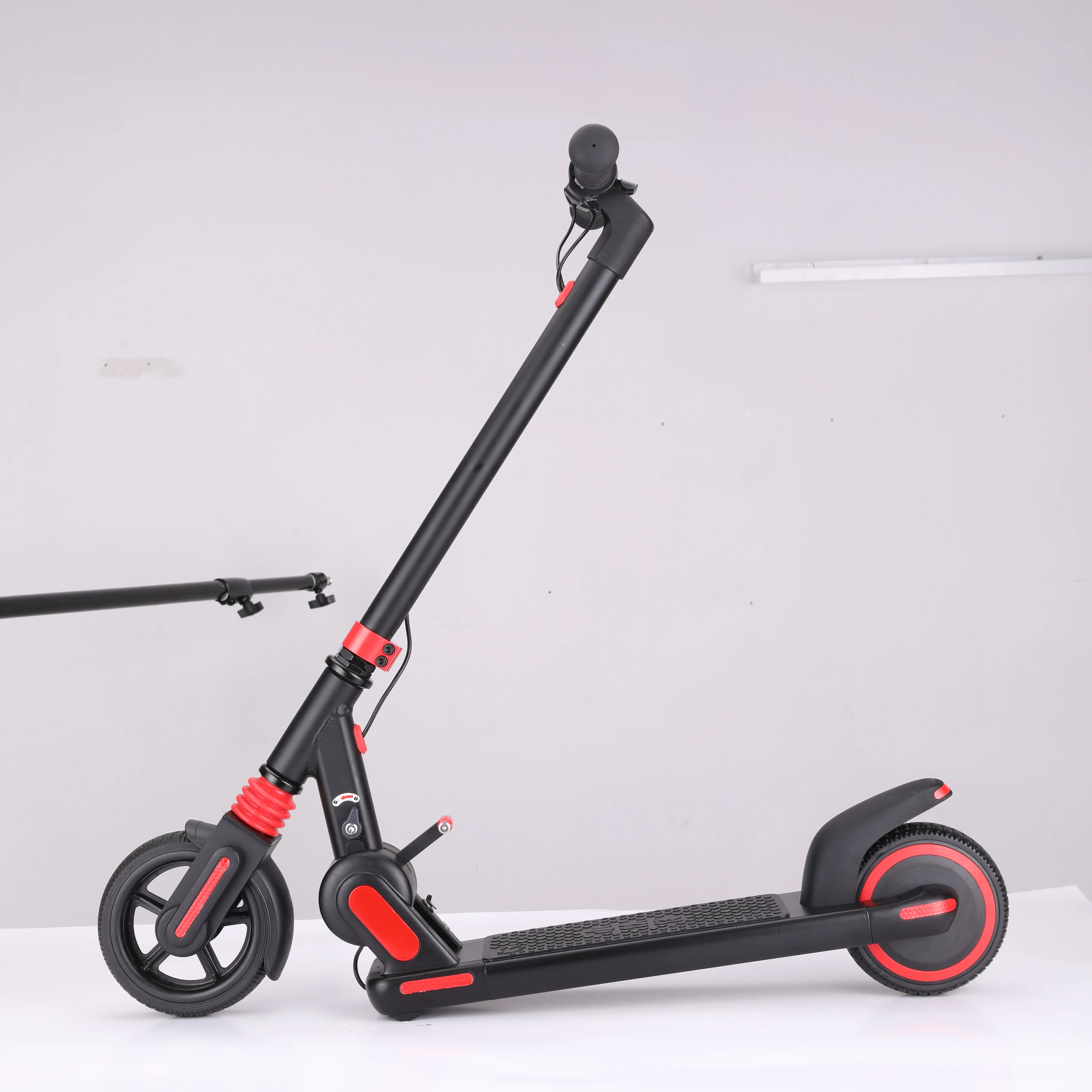 Scooter elétrico dobrável, alta qualidade, 200w, 6.5 polegadas, 2 rodas, para adultos e crianças, armazém