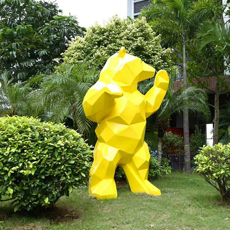 Sculpture d'ours debout