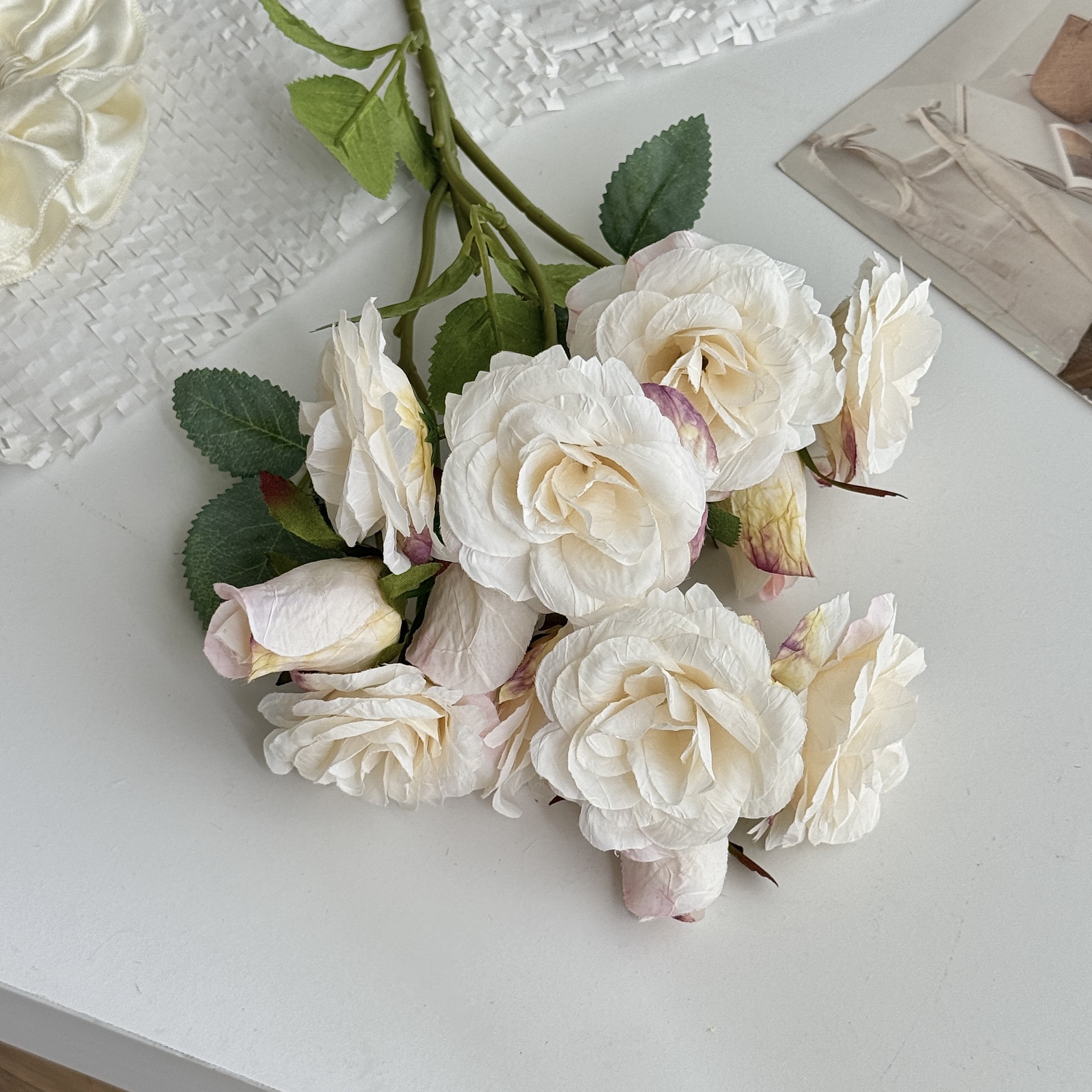 Blanc (12 fleurs par tige)
