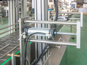 YIMU <strong>Automatic</strong> Jerry Can F-Style Gallon Pail Lid Twist Off Cap Screw <strong>Capping</strong> <strong>Machine</strong> for Big Jars Plastic Bucket With Cap Feeder