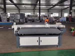 Automatic Multifunctional CNC Textile <strong>Cutter</strong> Machine Fabric <strong>Cutter</strong> with Pump Engine &amp; Motor Core Components Included