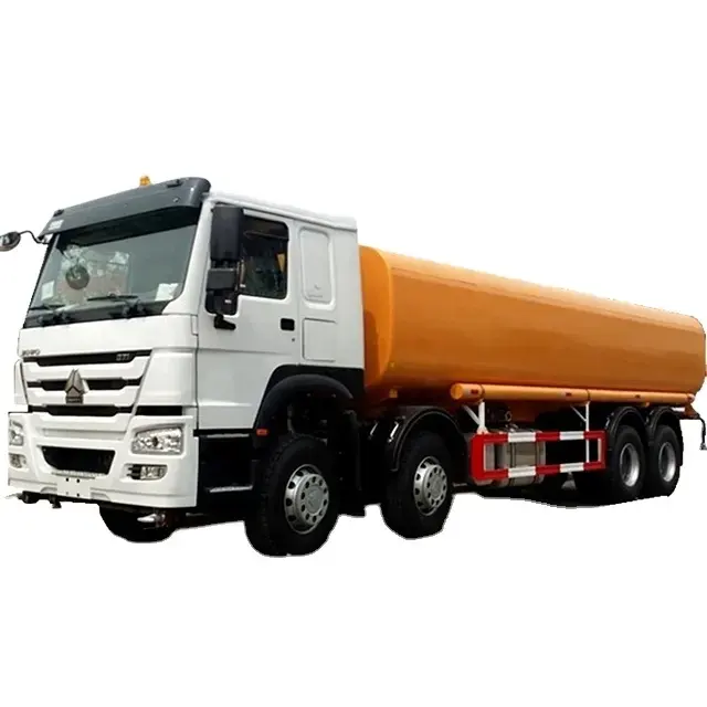 China Nuevo Sinotruk HOWO 8X4 30 Ton Fuel Oil Tanker Truck buena calidad tanque de acero al carbono camión cisterna químico para la venta