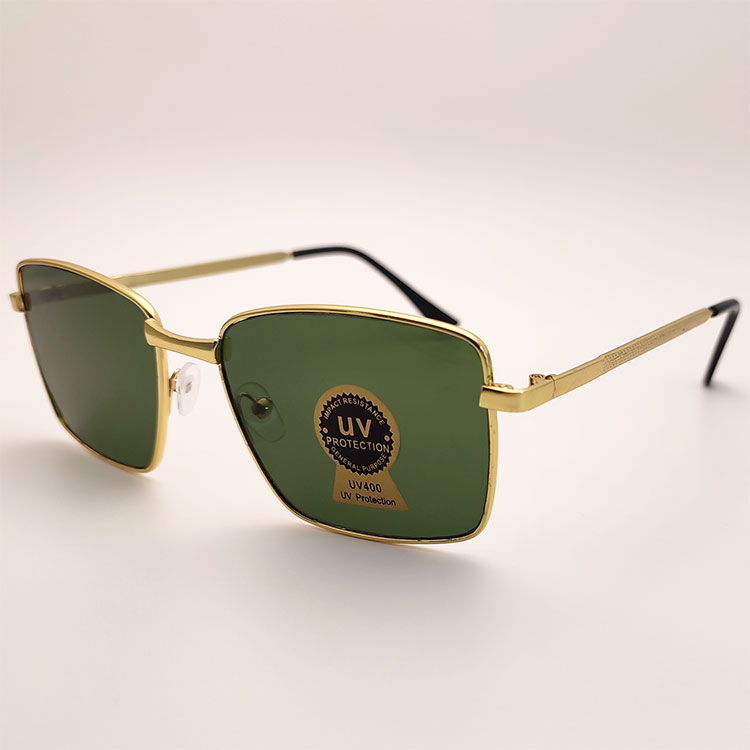 Cadre doré avec lentille verte