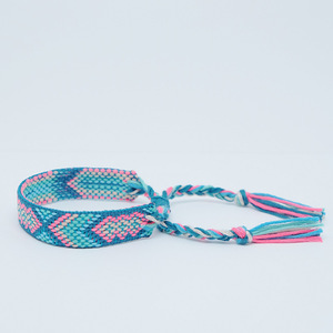 สายรัดข้อมือสไตล์โบฮีเมียนสายถักสีสันสดใสงานปักโลโก้ได้ตามต้องการ - Product Image 5