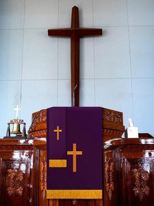 Bộ khăn trải bàn thờ hai mặt, khăn cho phép giảng thuyết, kèm khăn choàng và mặt dây chuyền thánh giá - Product Image 5