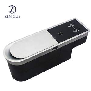 Enchufes ocultos abatibles multifunción con enchufes de escritorio de carga inalámbrica - Product Image 1