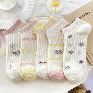 Hot Bán New Phong Cách Dễ Thương Preppy Vớ Tùy Chỉnh Của Phụ Nữ Phim Hoạt Hình Vui Vẻ Vớ Thoáng Khí Và Thoải Mái Chống Mùi Vớ - Product Image 5