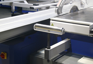 SAGA ENG T45 PRO T45 Máquina de sierra de panel de mesa deslizante para carpintería de computadora CNC de clase mundial completamente automática - Product Image 2