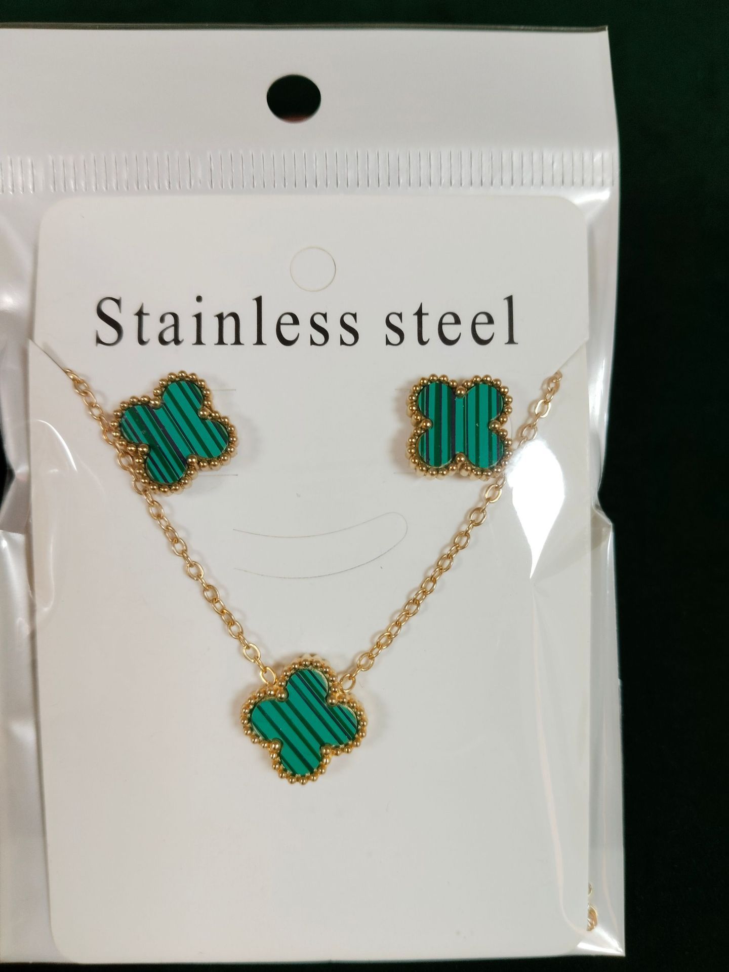 Earring and necklace set-green
