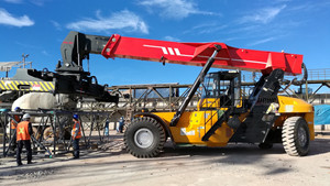Loaded <strong>Container</strong> Handler SRSC4545H1 45 Ton Reach <strong>Stacker</strong> for <strong>Container</strong> Lifting - Product Image 4