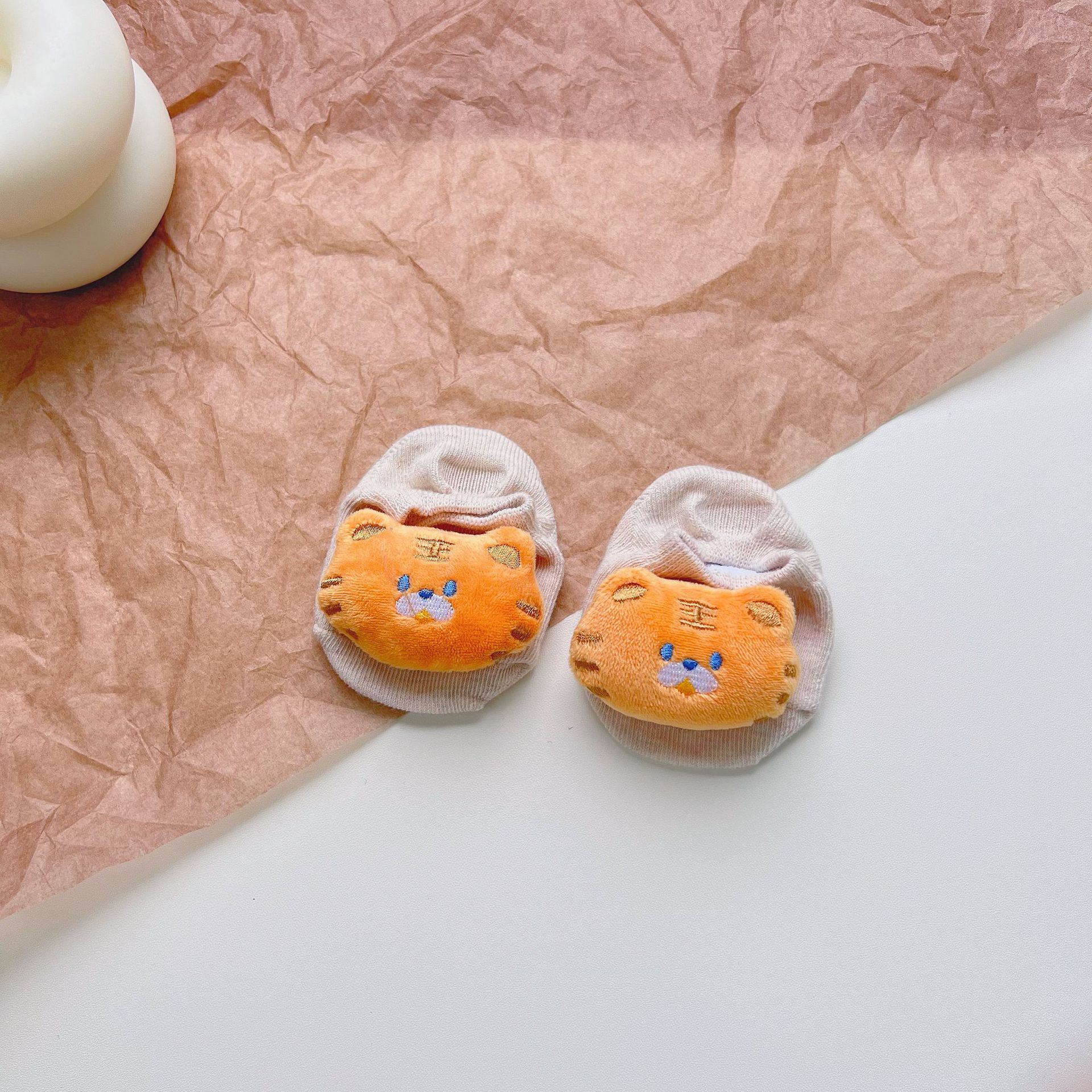 Kaki + tigre orange aux yeux bleus
