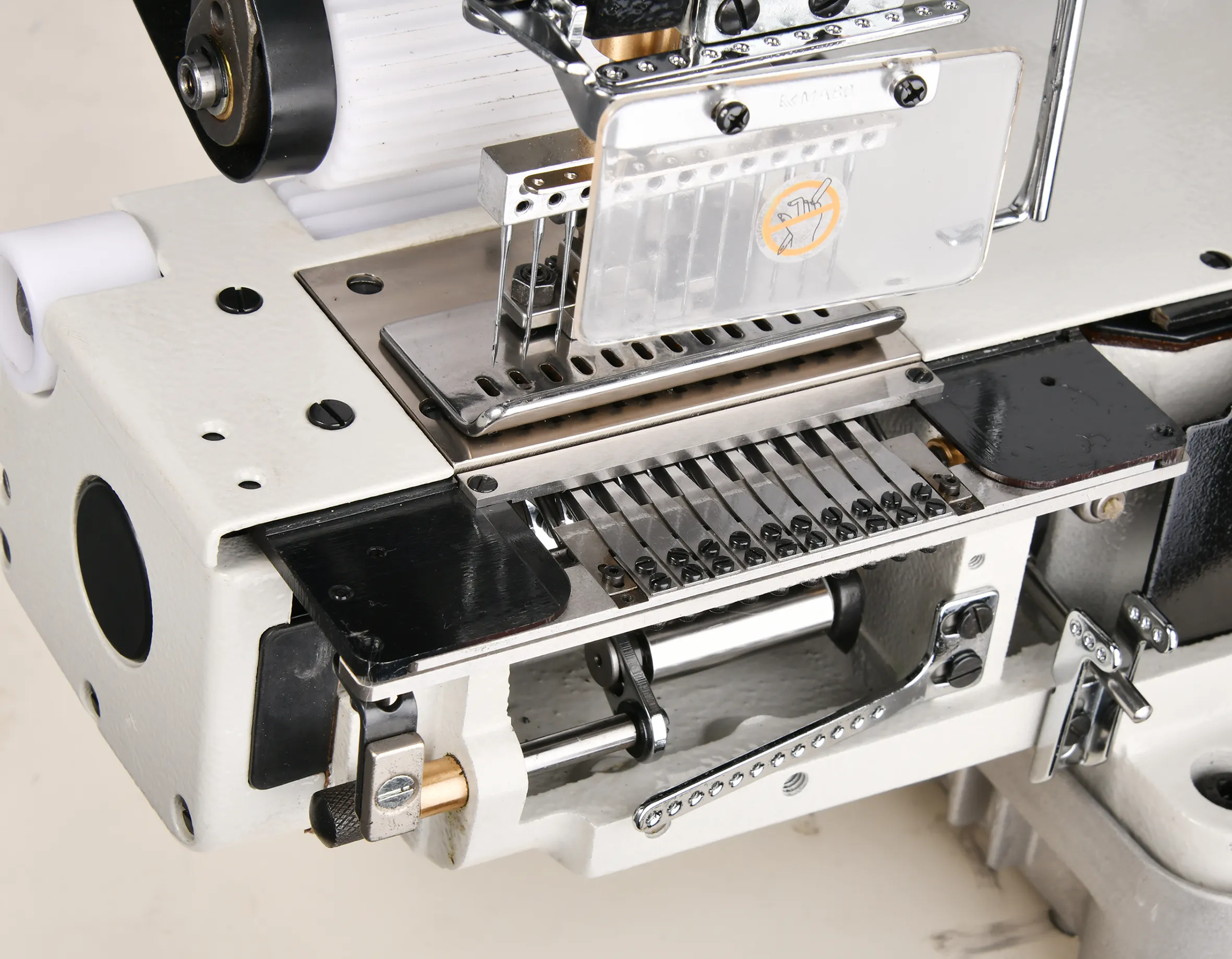 Автоматическая промышленная 12-игольчатая швейная машина LINGRAI 008 для вышивки с двойной цепью (для крепления лент)
