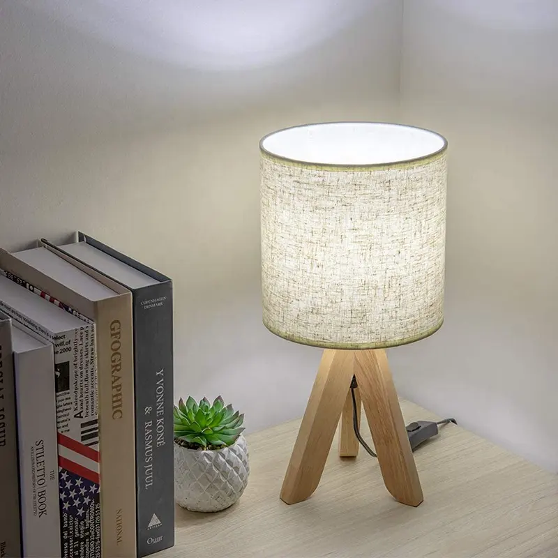 La migliore vendita CE ROHS treppiede lampada da tavolo in tessuto di legno per la decorazione domestica