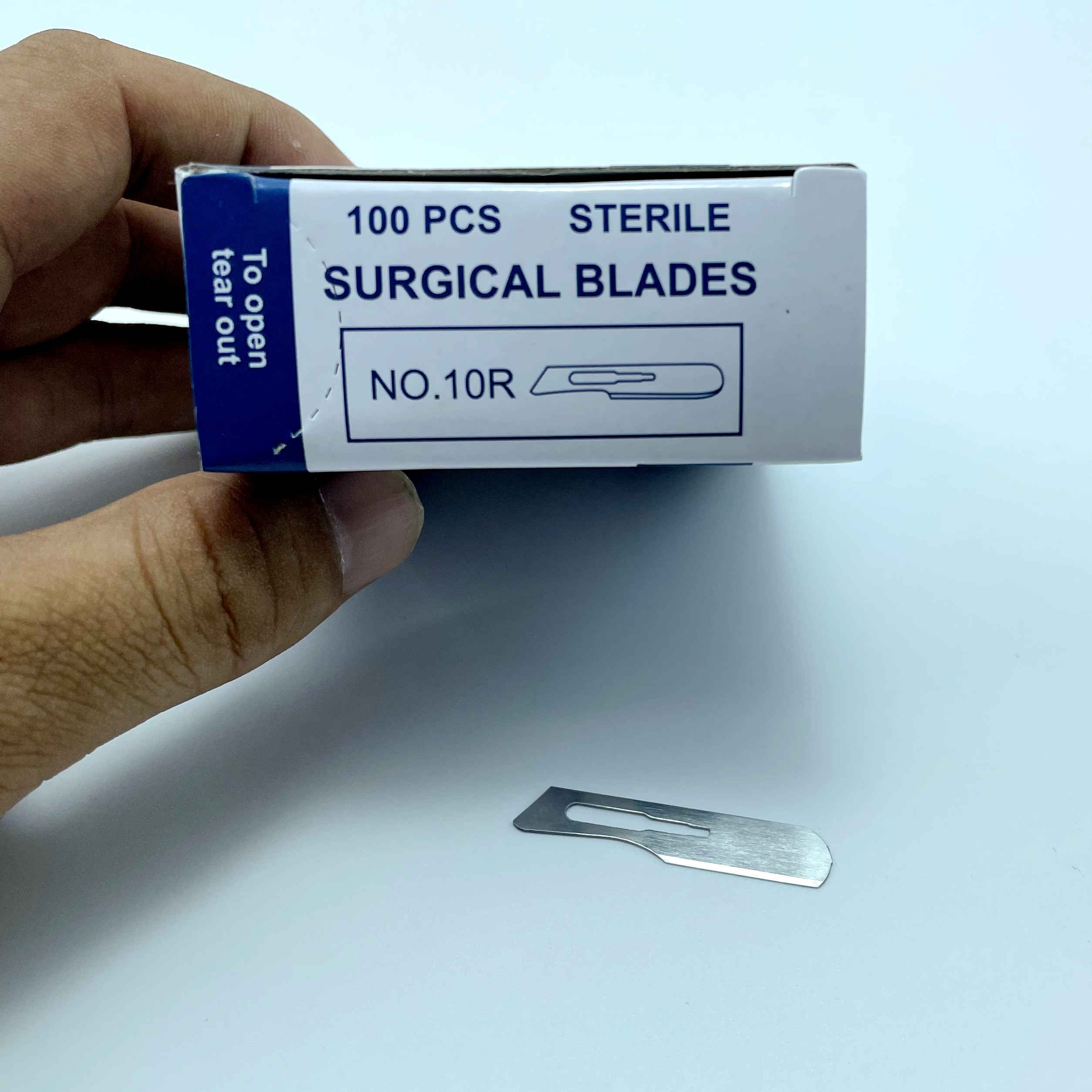 100 cuchillas de los pedazos