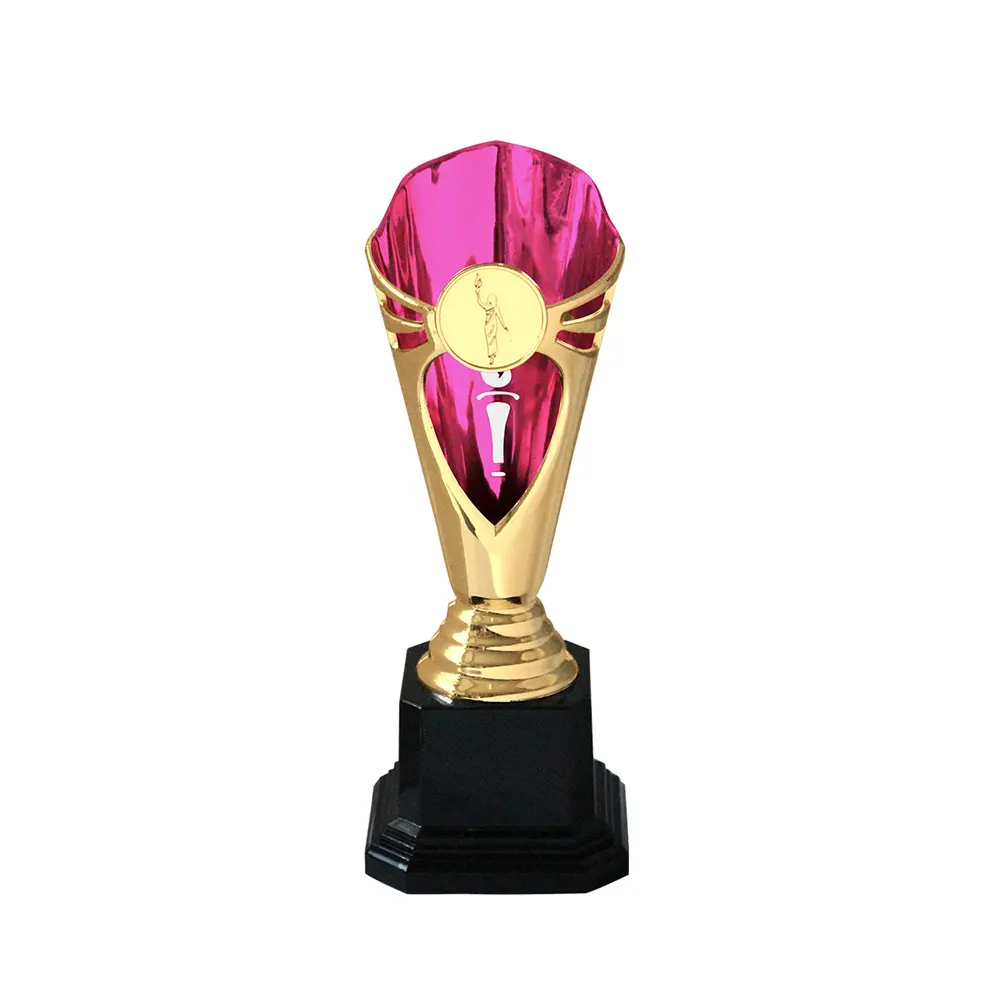 Поставщики сувениров используют мини-трофей на заказ розовый пластиковый трофей от производителя 2023