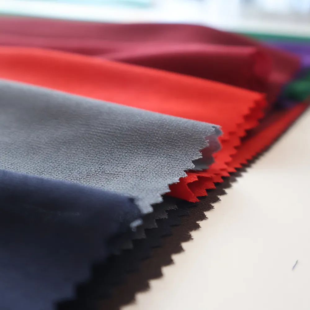 OEM autorisé en gros fournisseur de tissus d'habillement 100 fabricant de tissus tricotés en polyester pour vêtements