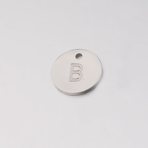 12mm אחת חור עגול פלדה A-Z M האלפבית קסמי תליון אמיתי זהב מצופה נירוסטה עגול דיסק מכתב קסמי תליון