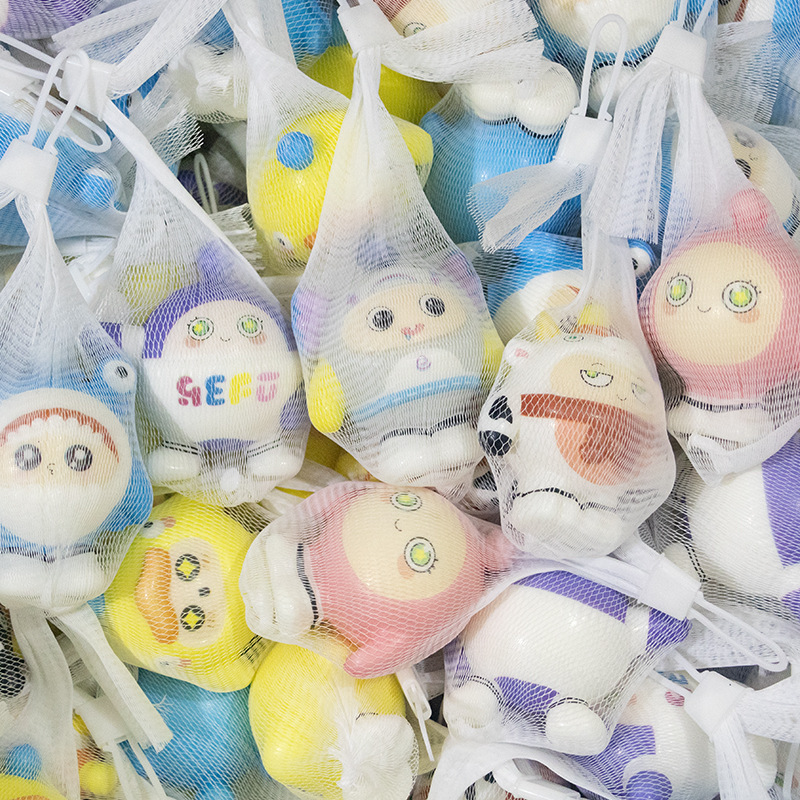Niños huevos pequeños