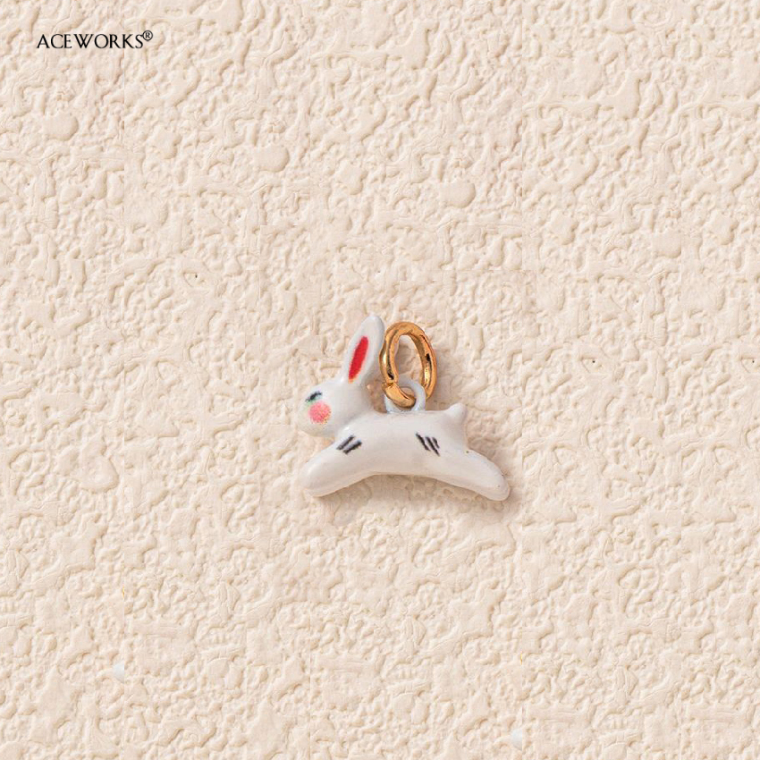 Amuleto de conejo corriendo