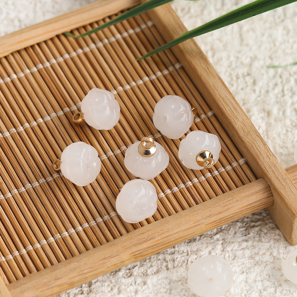 Petit pendentif en verre citrouille - blanc