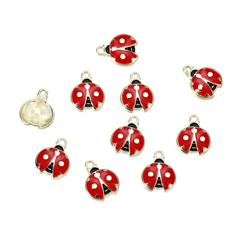 10 coccinelles rouges
