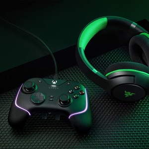ตัวควบคุมซีรีย์ X | S พร้อมไฟ RGB V2 Razer Wolverine ดั้งเดิม