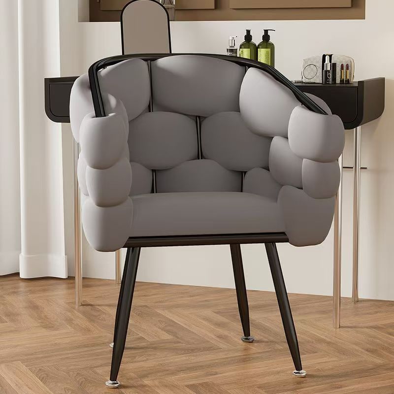 สีเทาเข้ม