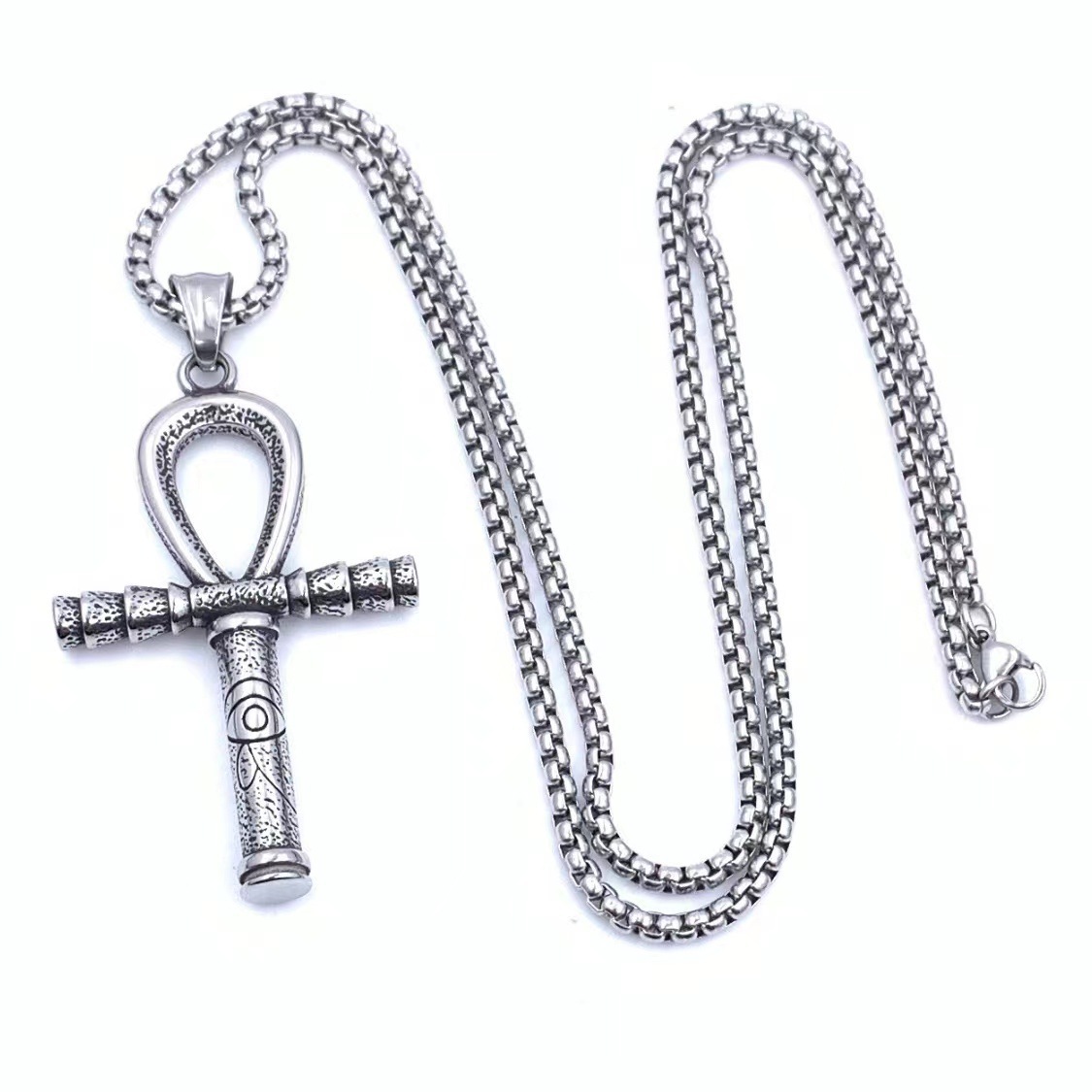 Pendentif avec une chaîne de 60 cm de long