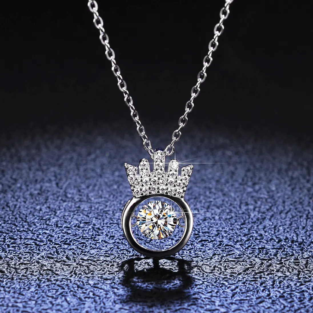 Kişisel özel taç kızlar kolye CrownJewelry Dainty elmas Charm Trendy basit VVS zincir özel Moissanite kolye