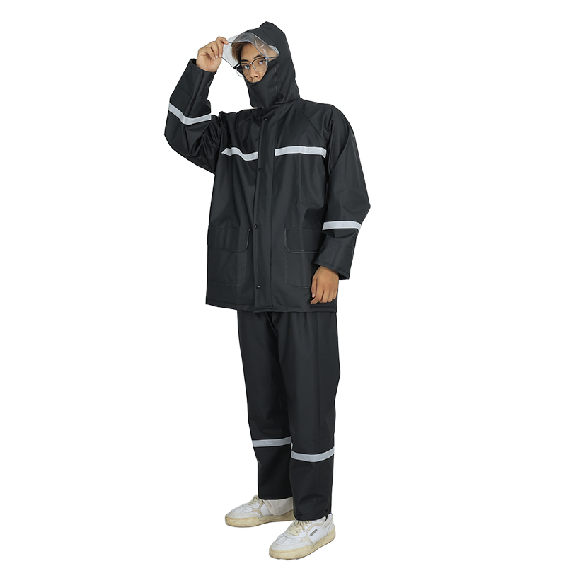 impermeable negro