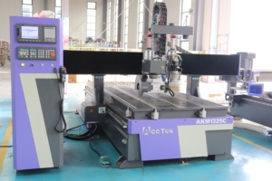 Enrutador CNC ATC con hoja de sierra 1325 para máquina cortadora de MDF para puerta de armario equipada con sistema de Control Syntec - Product Image 3