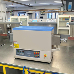 Forno a tubo a vuoto ad alta temperatura 1700C 3 zone Lab CVD con tubo di allumina OD60mm per apparecchiature di riscaldamento da laboratorio