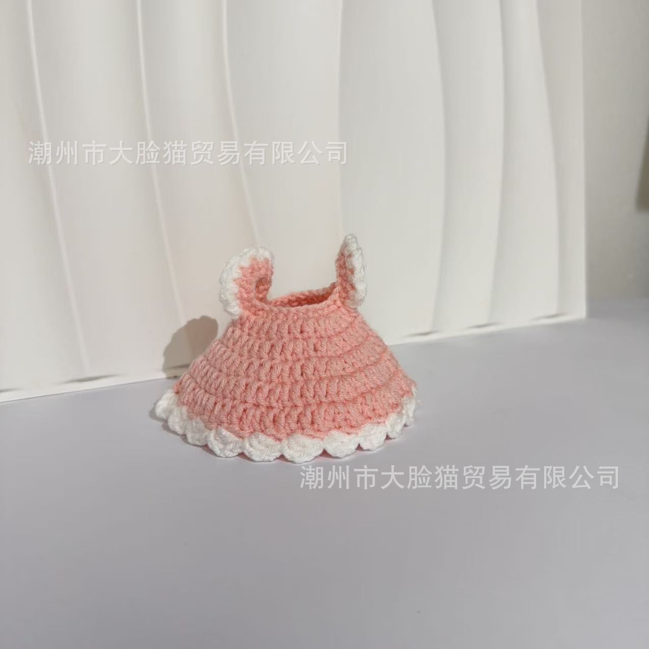 Robe rose avec lapin à oreilles tombantes