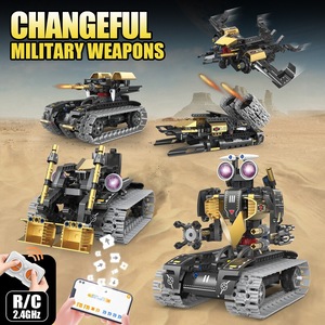 Modello di plastica per la programmazione di piccole particelle di automobili Robot militare con telecomando giocattolo educativo 5-in-1 - Product Image 6
