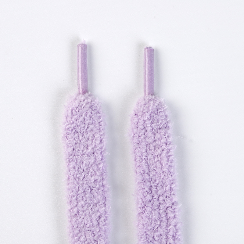 Lacets en peluche violet clair