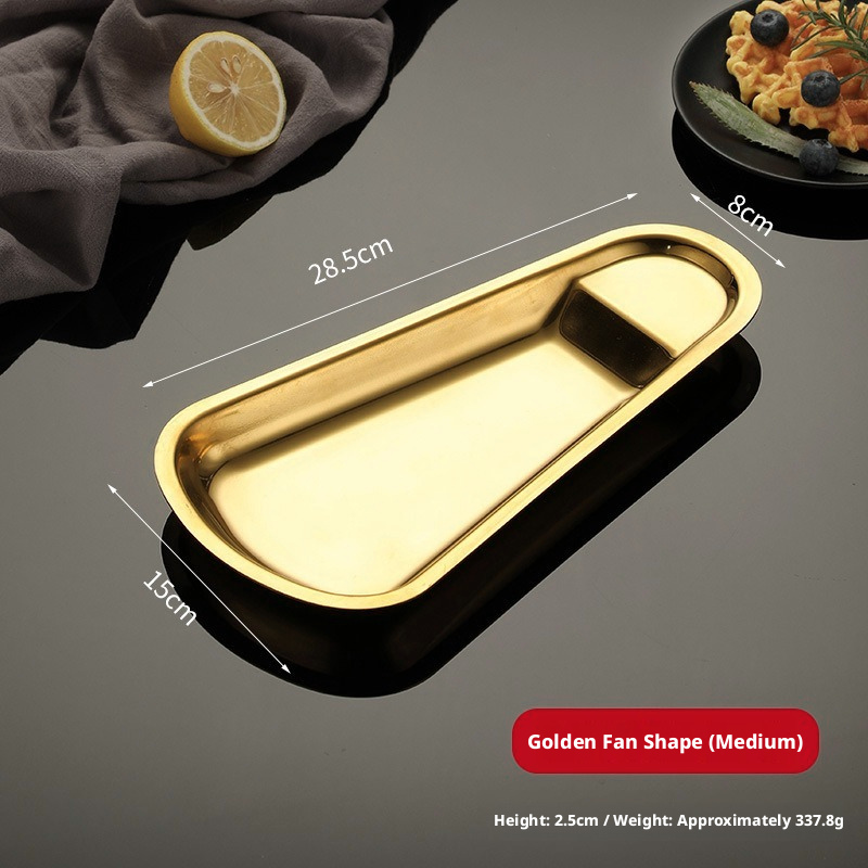Assiette épaisse dorée en forme d'éventail
