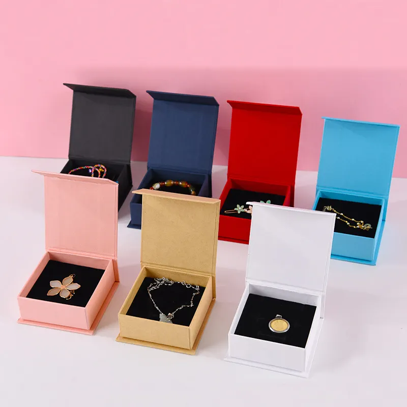 재활용 가능한 맞춤형 선물 보석 상자 포장 고급 목걸이 반지 귀걸이 자신의 로고가있는 자기 종이 상자