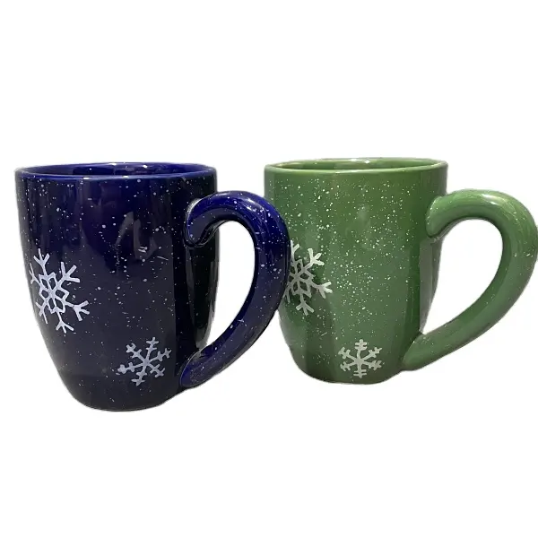 Tazza da caffè con fiocchi di neve in ceramica con manico grande tazza da caffè dipinta a mano invernale di natale con motivi di fiocchi di neve regalo di festa adorabile