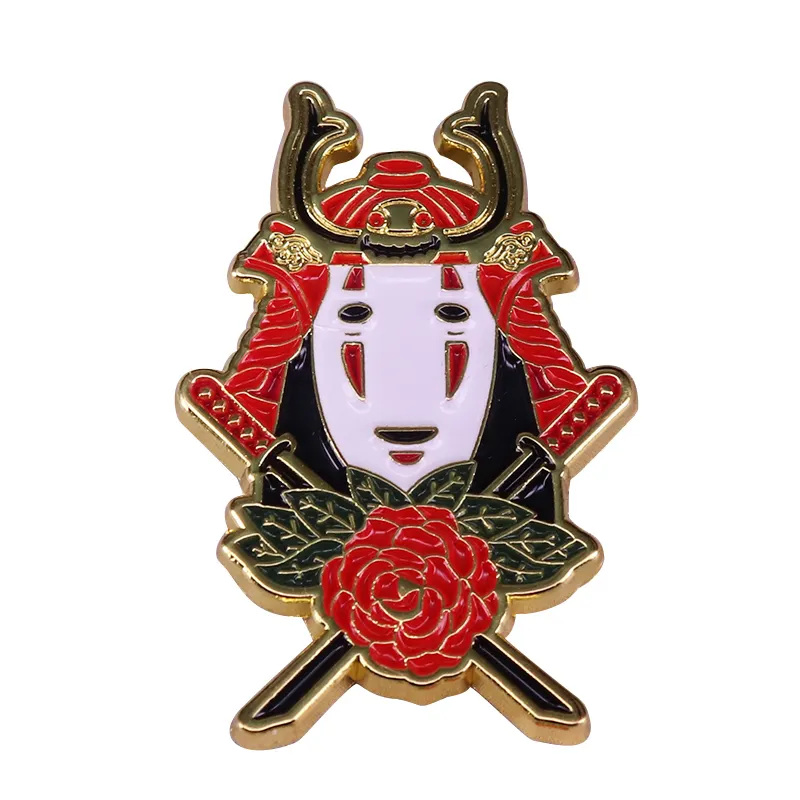 कोई चेहरा समुराई जापानी हेलमेट प्रेरित तामचीनी पिन तलवारें और पत्तियों के साथ गुलाब ब्रोच