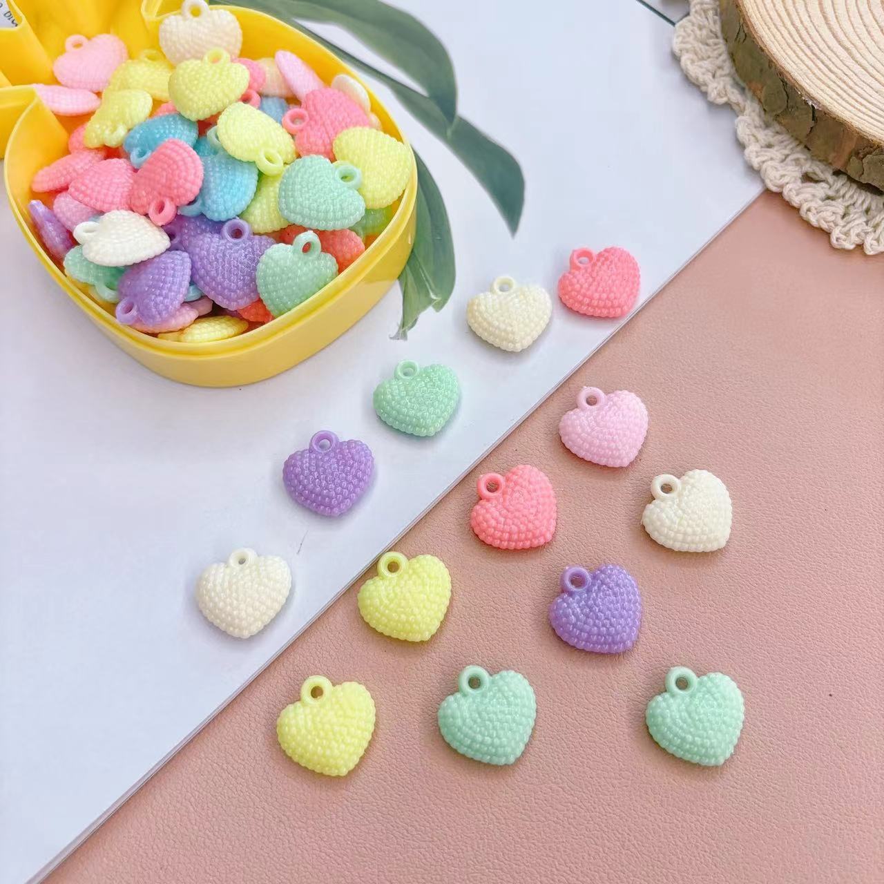 11 boîtes à pendentifs en forme de cœur - 80 pièces par boîte