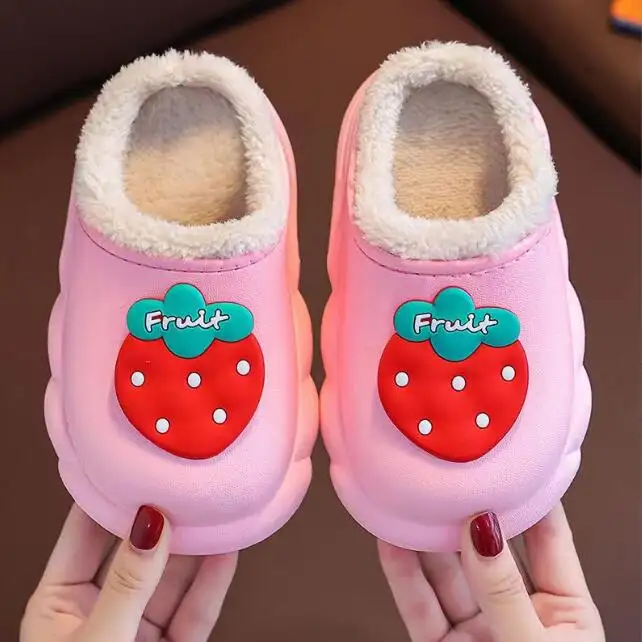 Home Wear Cartoon strawberry Winter Slipper waterproof House Soft Sole pantofole da interno pantofole da camera da letto per bambini
