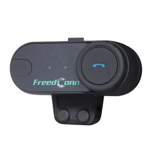 FreedConn Sistema de Comunicación VB, Auriculares con Bluetooth para Casco de Motocicleta, Intercomunicador FM de 800M, 2 a 3 Pilotos - Product Image 1