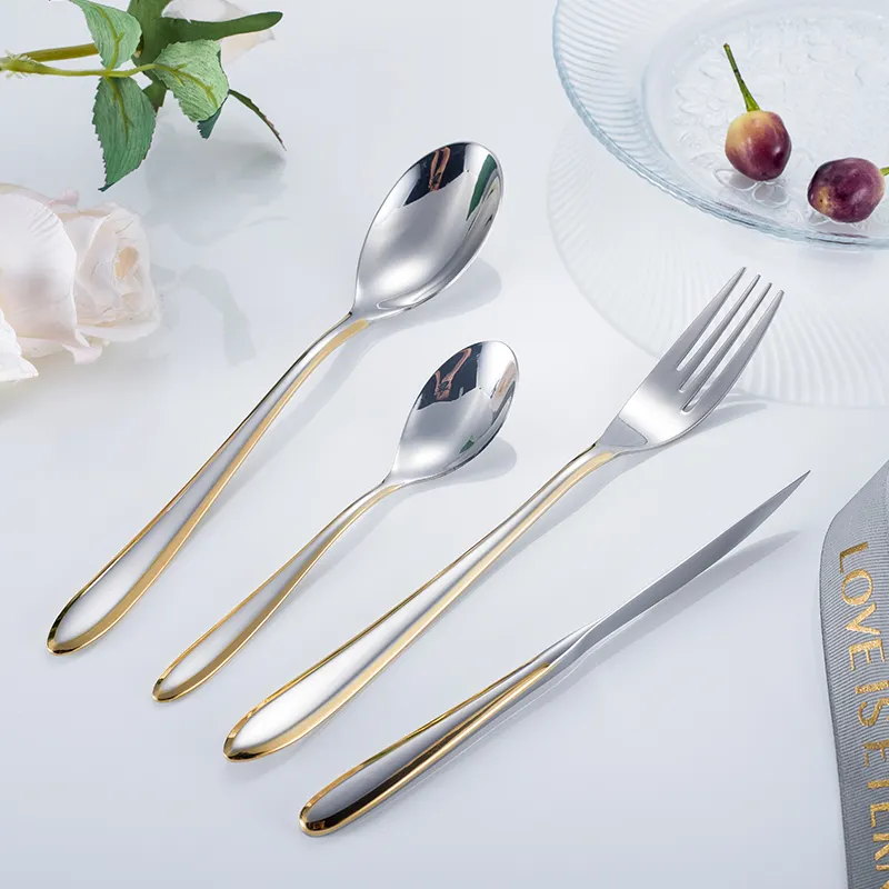 Set di posate in argento argentato all'ingrosso cucchiai da pranzo ristorante matrimonio sfuso piatto d'oro posate in acciaio inossidabile Set da 4 pezzi