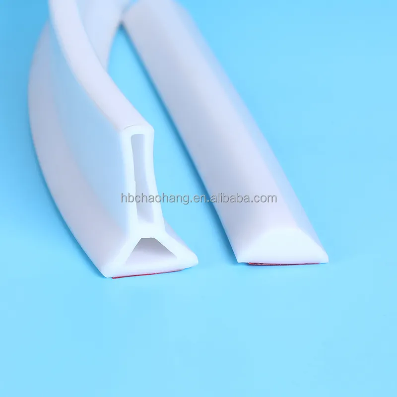 Striscia di gomma impermeabile utilizzata nei bagni e nelle cucine in materiale siliconico autoadesivo che riempie gli spazi vuoti nei servizi igienici