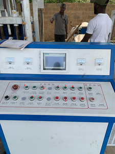 Máquina automática de fabricación de ladrillos, bloques huecos, maquinaria de fabricación de ladrillos de hormigón, máquina de bloques pavimentadores, a la venta en Jamaica, con sistema de perforación de bloques - Product Image 6