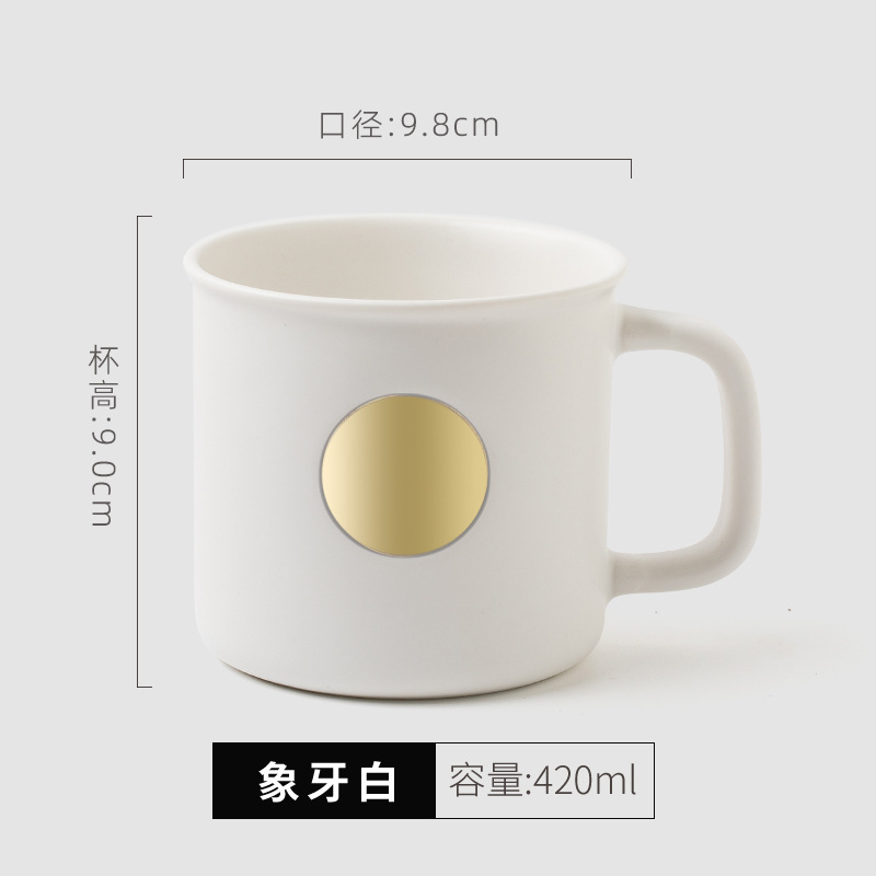 Médaille en bronze vierge, blanc ivoire (coupe unique avec bord inversé).