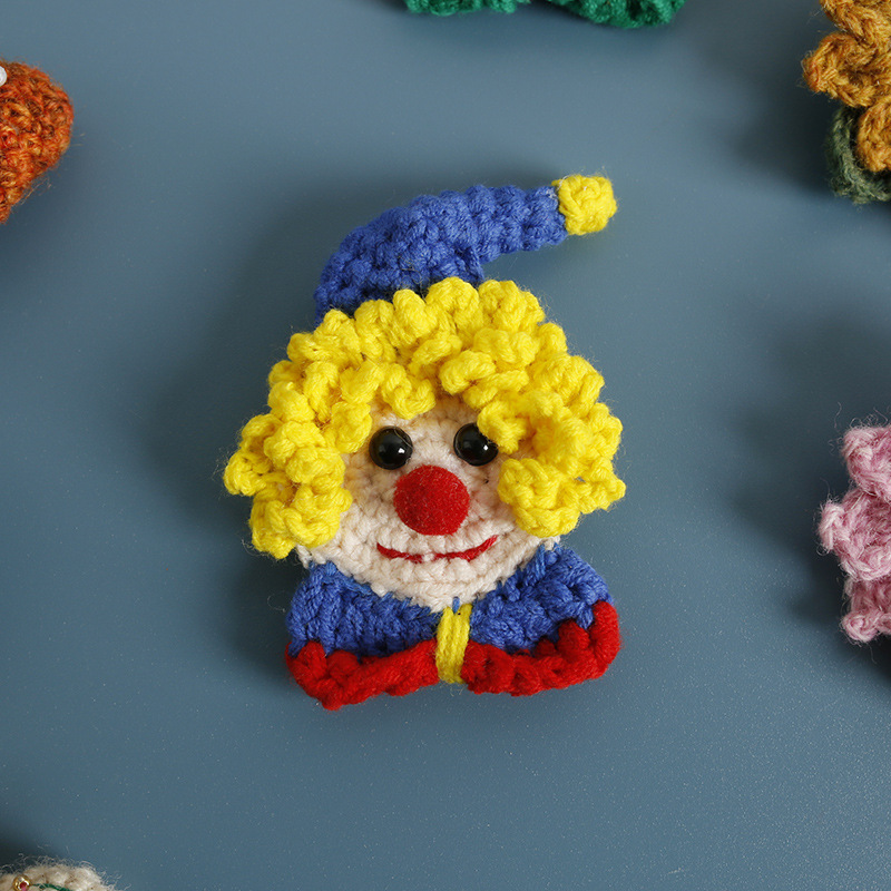 Broche clown cheveux jaunes