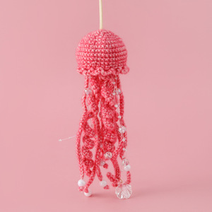 Ciondolo fatto a mano con forma di meduse di perle per la casa e per l'auto regalo decorativo filato di natale all'uncinetto portachiavi giocattoli di peluche - Product Image 4