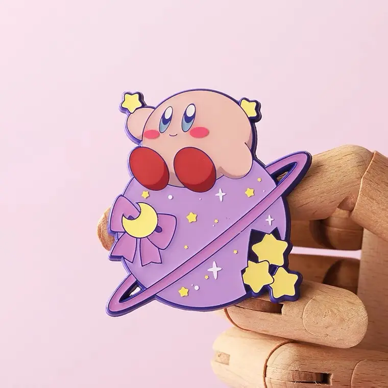 새로운 크리 에이 티브 만화 Kirby 공예 페인트 배지 어두운 도매 부드러운 에나멜 핀 에폭시