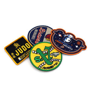 Thiết Kế Tùy Chỉnh Hoa Thư Ban Nhạc Logo Mũ Phương Tây Dệt Các Bản Vá Lỗi Quần Áo Chéo 3D Chenille Sắt Trên Thêu Vá - Product Image 4